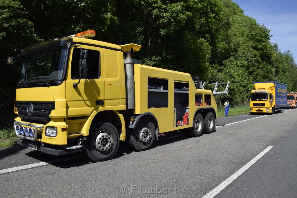 LKW in Boeschung A 3 Rich Frankfurt Hoehe Roesrath Lohmar P233.JPG - Miklos Laubert